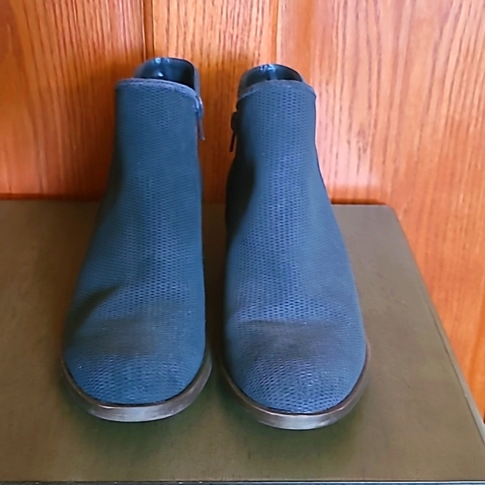 KENSIE 8 1/2 gray ankle boot
